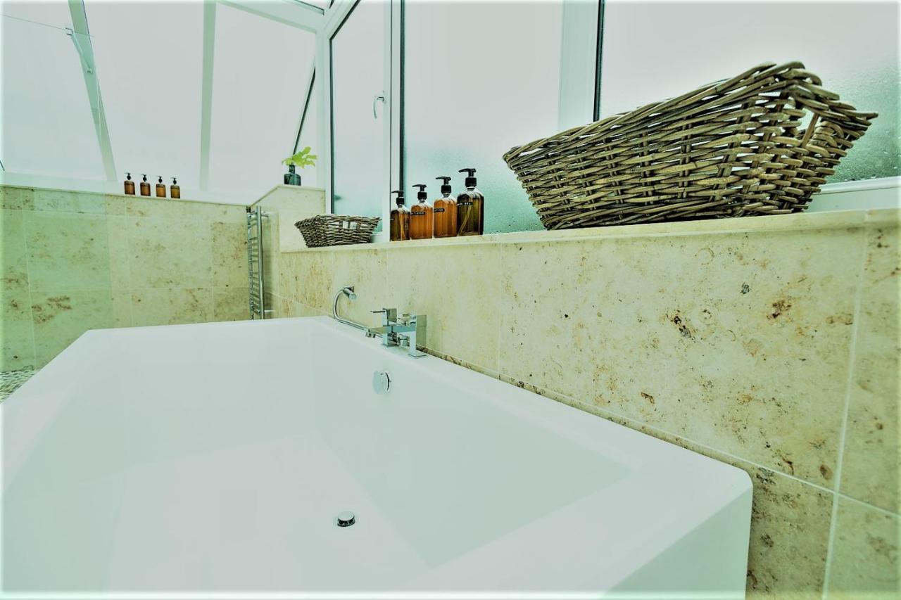 Ecton House Bed & Breakfast Newport  Ngoại thất bức ảnh